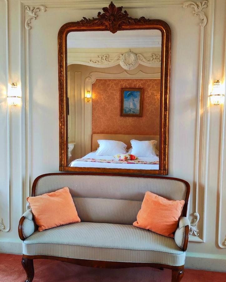 Logis Hotels Domaine Du Chatelard Dirac Exterior photo
