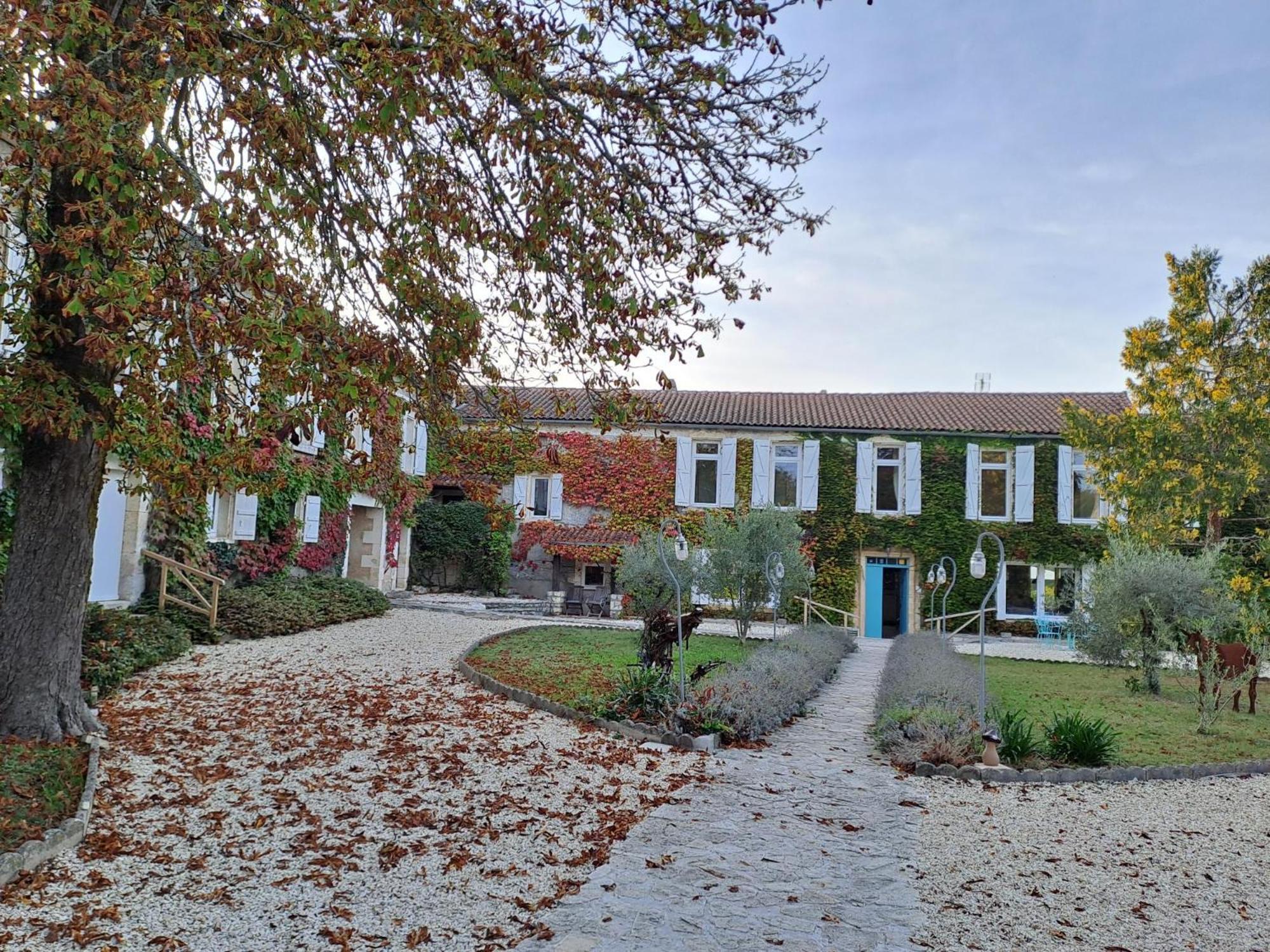 Logis Hotels Domaine Du Chatelard Dirac Exterior photo